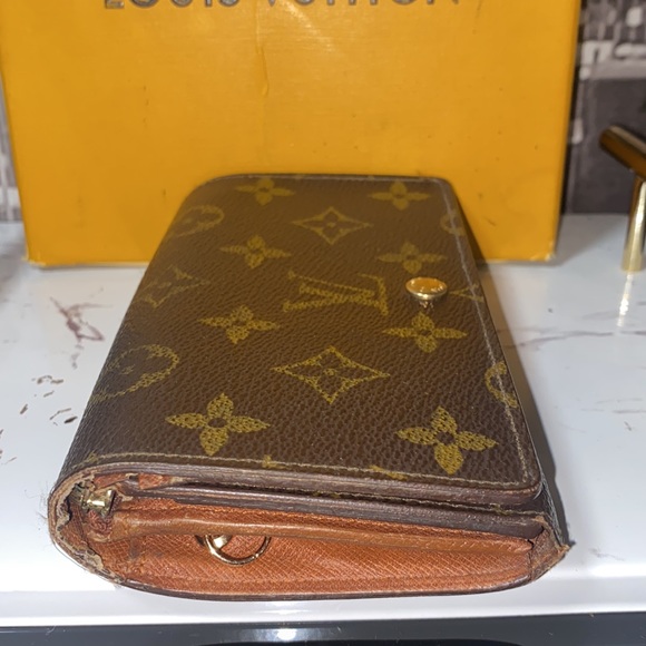 Authentic Louis Vuitton Monogram Bifold Zippy Wallet with chain - Picture 13 of 15